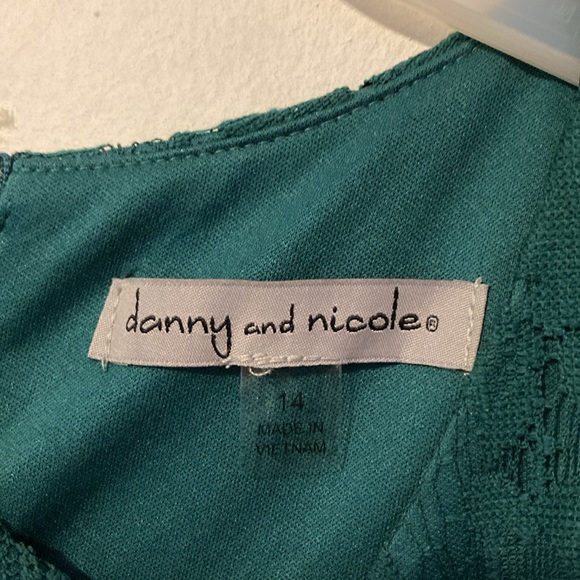 Danny and Nicole green sleeveless lined lace dress with triangle cutout  size 14 - Picture 3 of 5